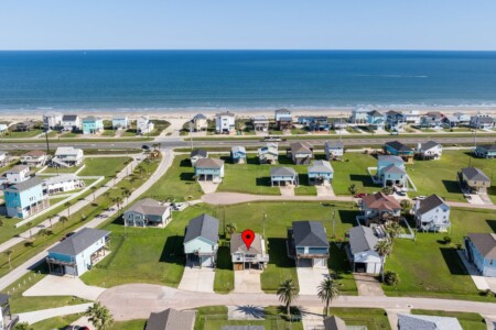 vacation rental walk to beach Galveston, TX